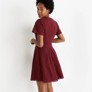 Madewell Button-Front Swing Dress in Swiss Dot in Dusty Burgundy Size 00
